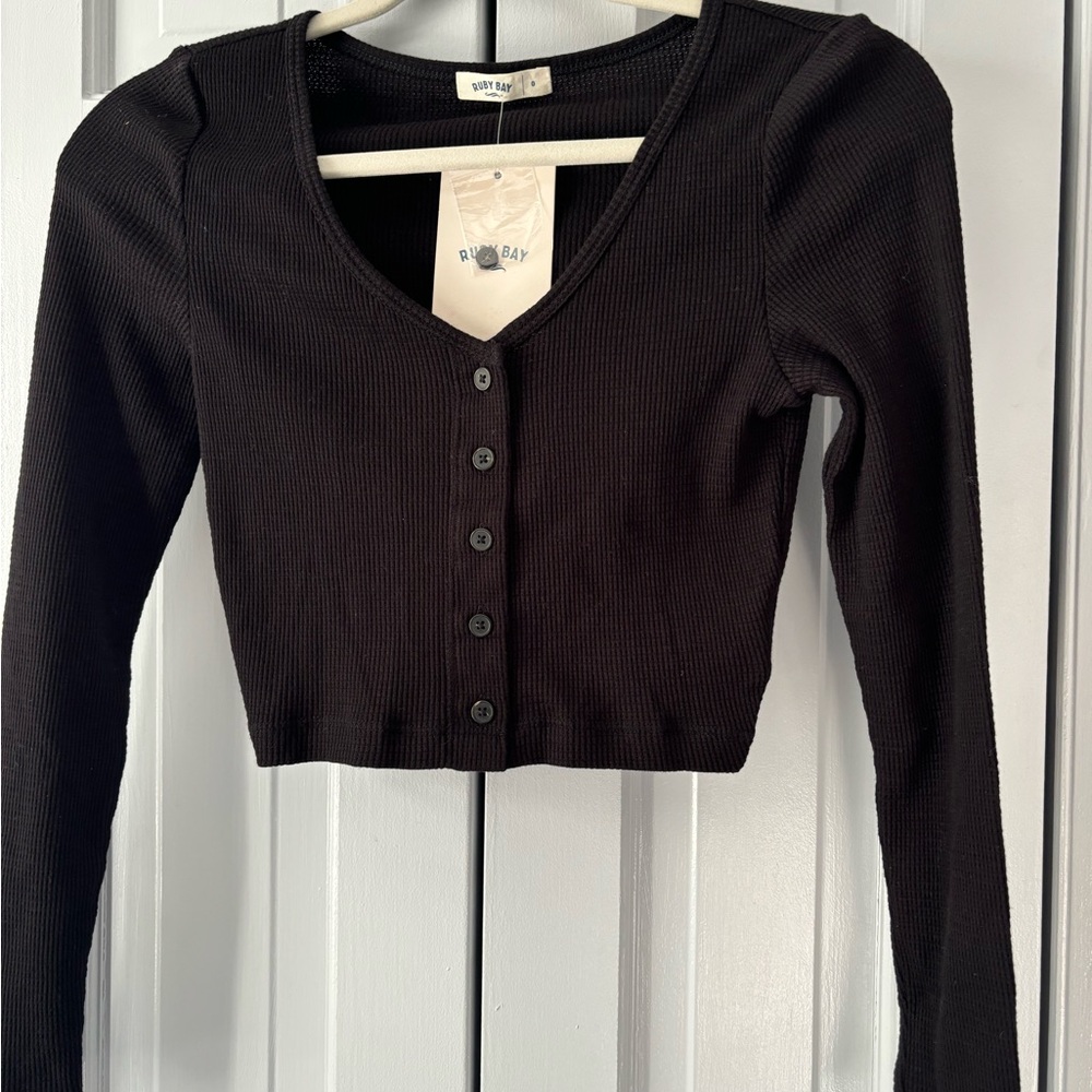 NWT Ruby Bay black Gigi cardigan, cropped sweater, size 0.